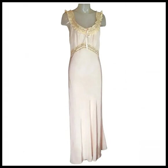 Vintage Pink Rayon Long Nightgown LARGE Size with Lacy Pinafore Ruffle - 1940s - Picture 3 of 13